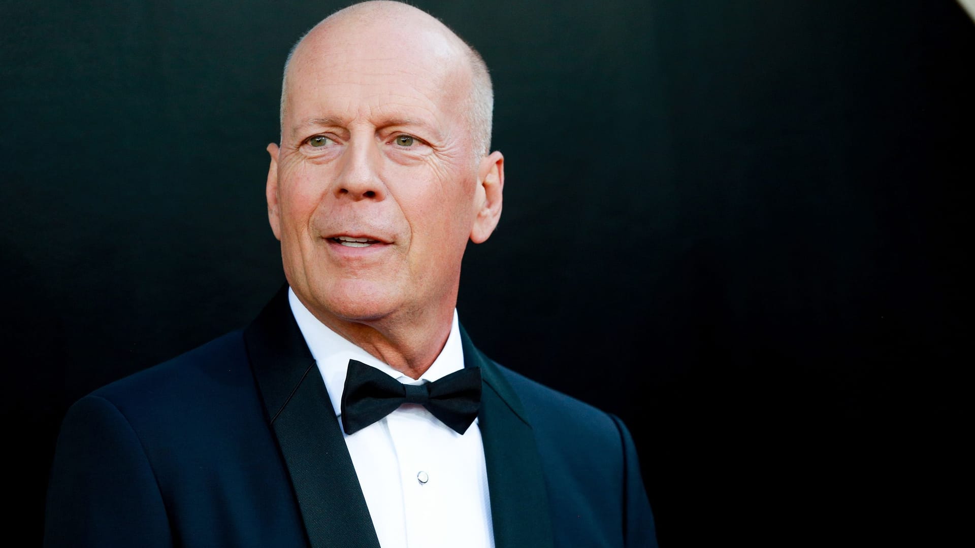 Bruce Willis: Der Schauspieler lebt mit frontotemporaler Demenz. Bruce Willis: Der Schauspieler lebt mit frontotemporaler Demenz.