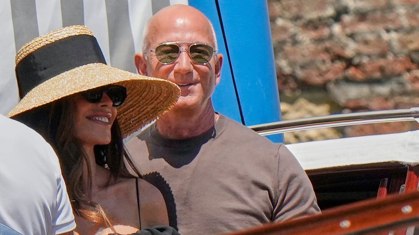 Lauren Sánchez Bezos und Jeff Bezos: Das Paar gab sich am Freitagabend das Jawort. Lauren Sánchez Bezos und Jeff Bezos: Das Paar gab sich am Freitagabend das Jawort.