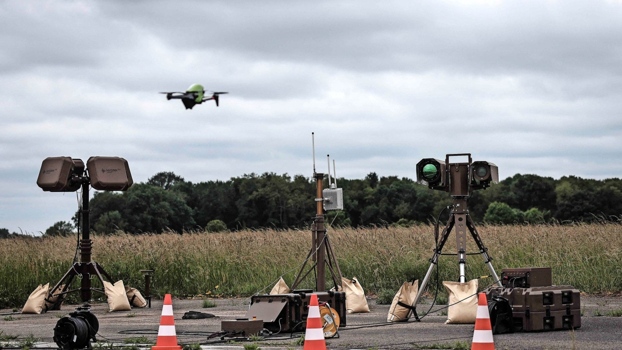 Luftabwehr: Ein Drohnen-Abwehrsystem des französischen Konzerns Thales während eines Tests in Brétigny-sur-Orge vor den Toren von Paris.