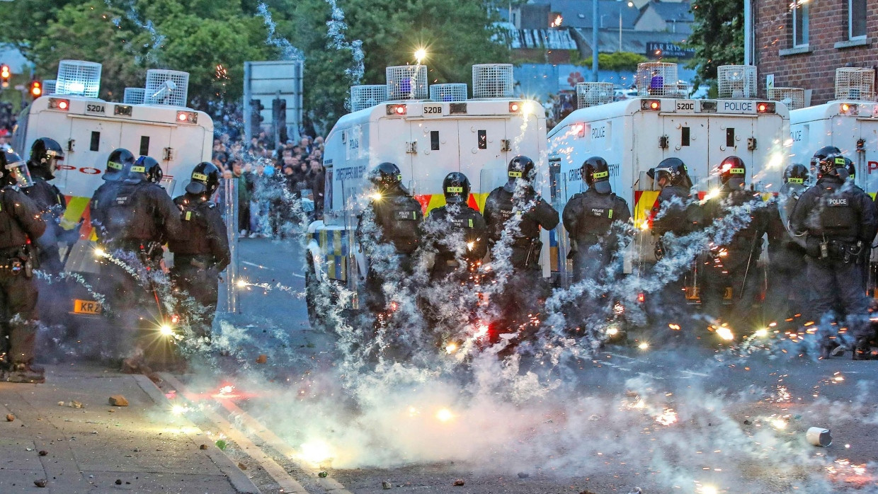 Protest gegen Migranten: Ausschreitungen in Ballymena am 11. Juni 2025