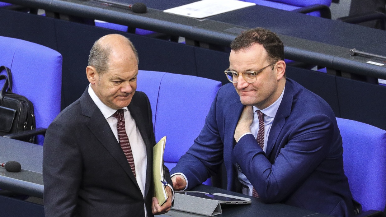 Damals in einer Koalition: Bundesfinanzminister Olaf Scholz (SPD, links) und Bundesgesundheitsminister Jens Spahn (CDU) im März 2020 im Bundestag