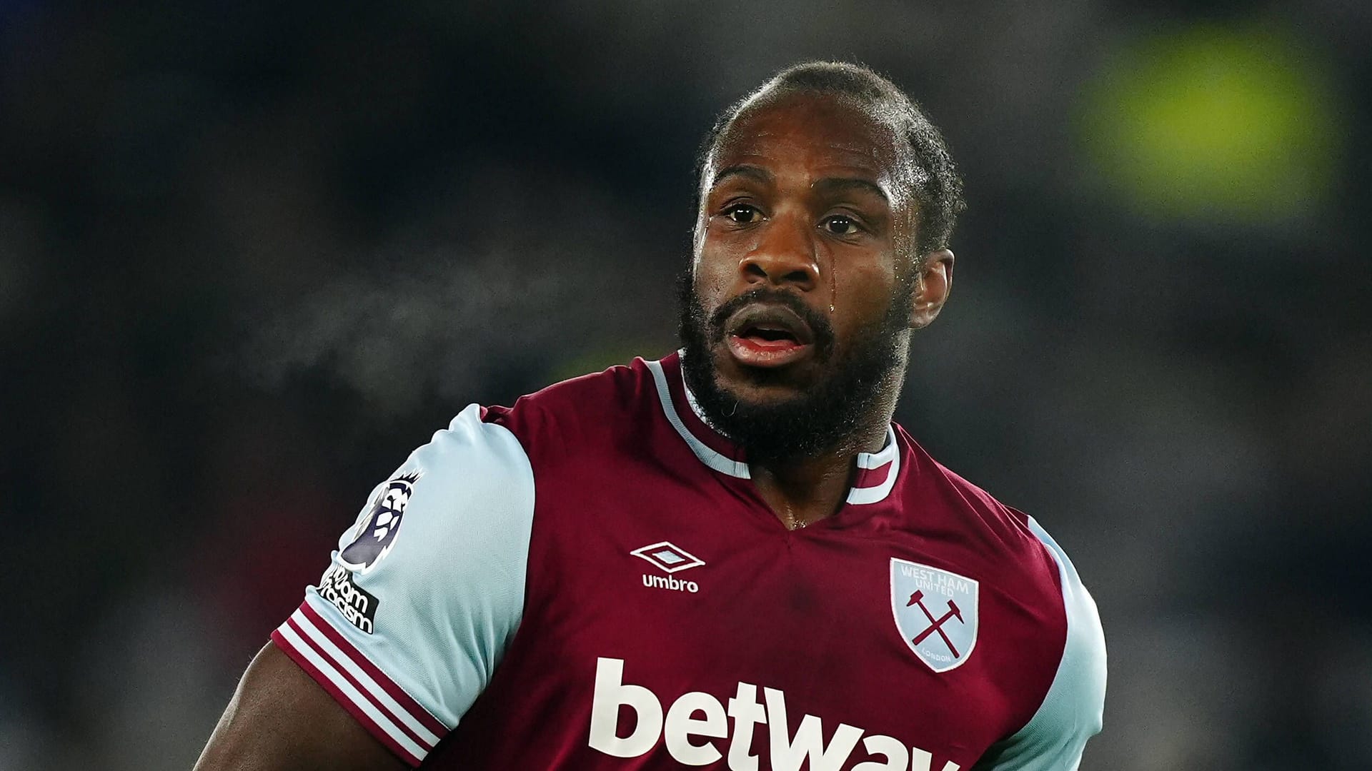 Michail Antonio: Er hat bisher 323 Partien für West Ham absolviert. Michail Antonio: Er hat bisher 323 Partien für West Ham absolviert.