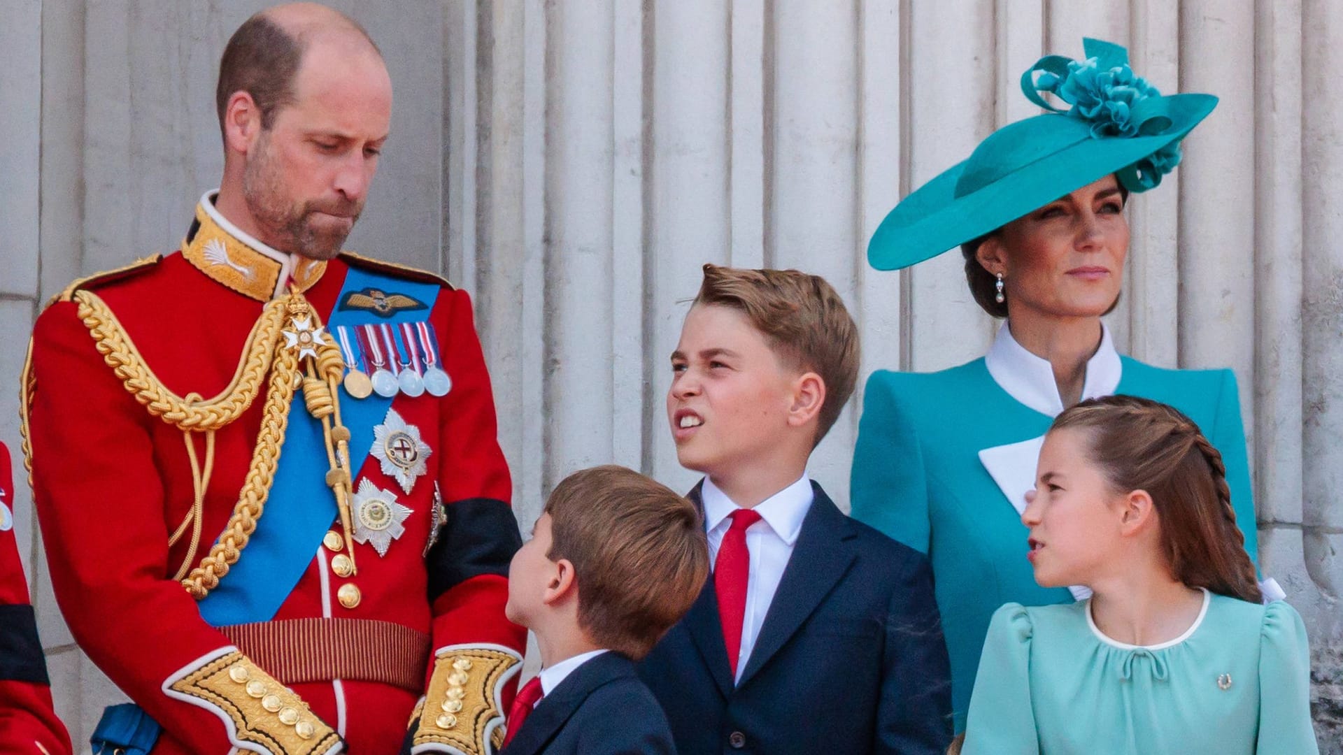 Prinz William und Prinzessin Kate mit ihren Kindern bei der Parade "Trooping the Colour". Prinz William und Prinzessin Kate mit ihren Kindern bei der Parade "Trooping the Colour".