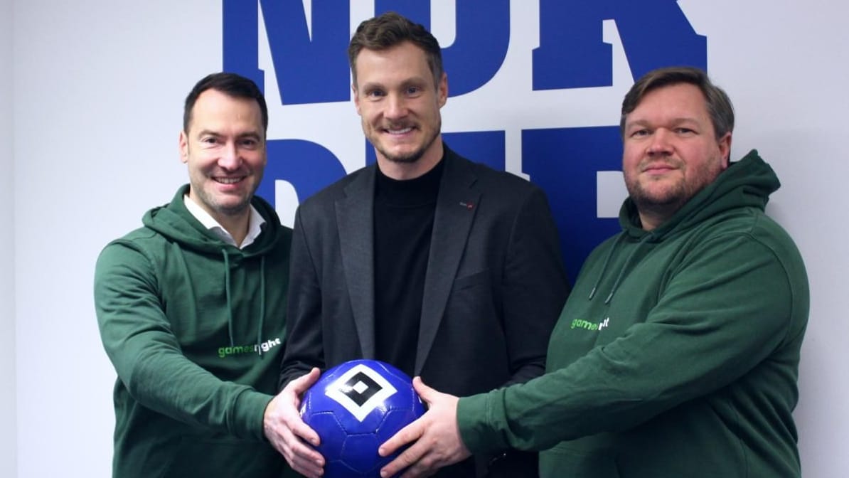 Gamesright Co-Foundern Christoph Gerstner (rechts) und Hannes Beuck (links) zusammen mit dem Markenbotschafter Marcell Jansen. Gamesright Co-Foundern Christoph Gerstner (rechts) und Hannes Beuck (links) zusammen mit dem Markenbotschafter Marcell Jansen.