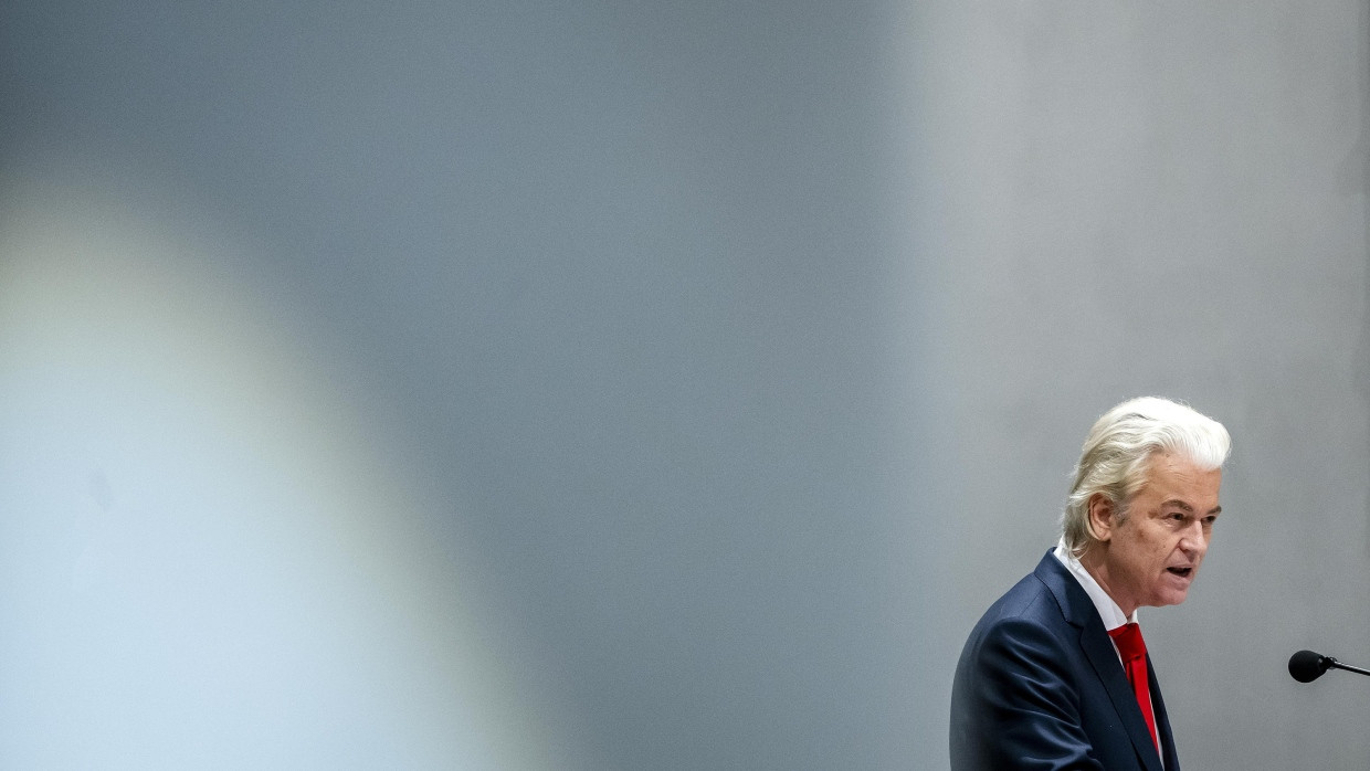 Der PVV-Vorsitzende Geert Wilders bei der Parlamentsdebatte in Den Haag nach dem Koalitionsbruch