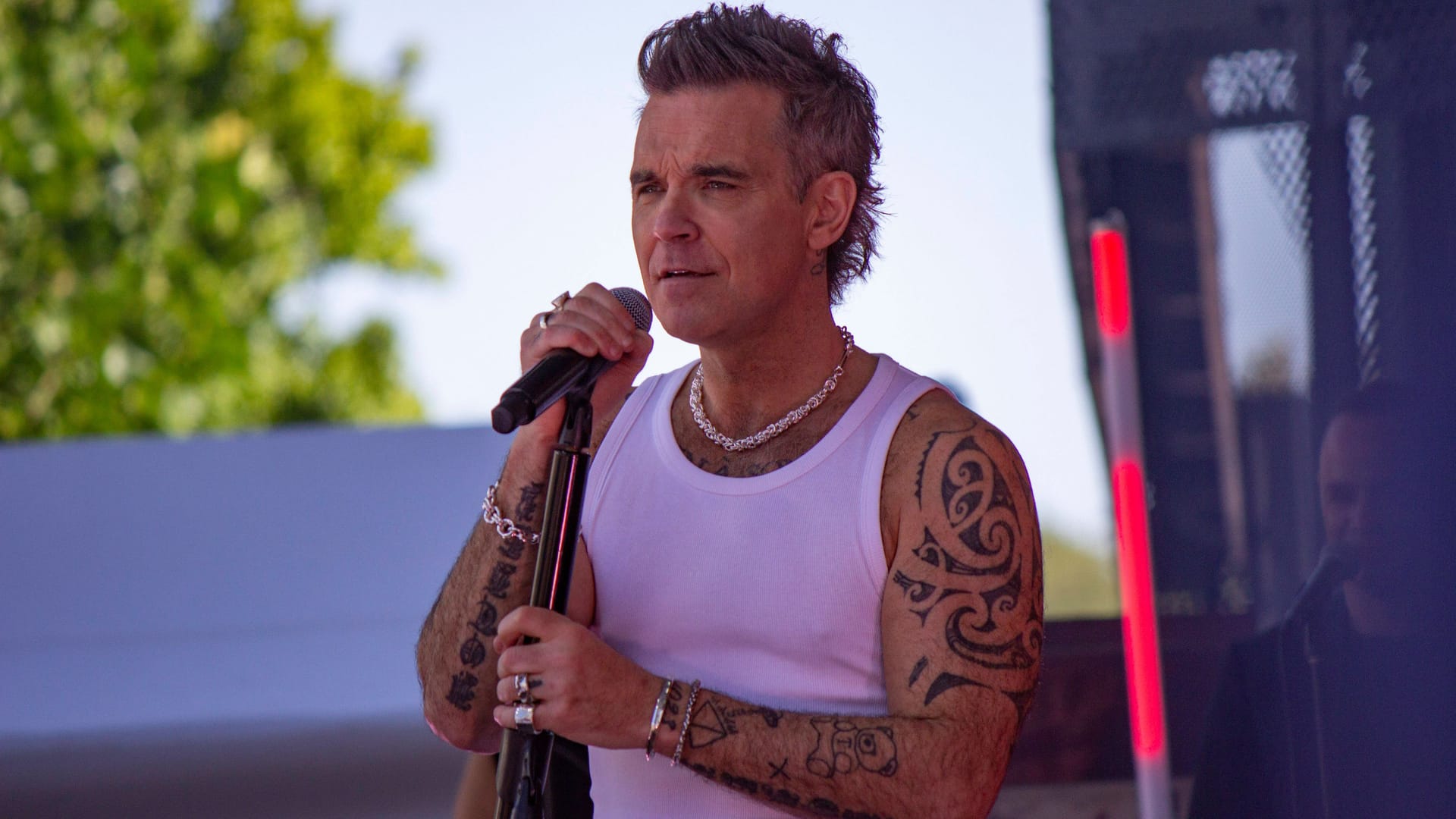 Robbie Williams: Der Sänger ist bekennender Fußballfan. Robbie Williams: Der Sänger ist bekennender Fußballfan.