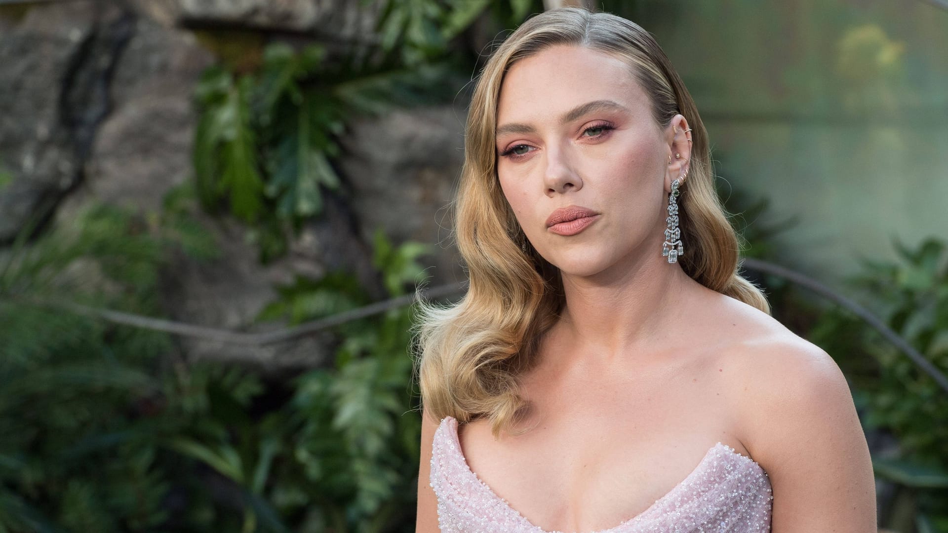 Scarlett Johannson: Die Schauspielerin spricht über zuletzt kräftezehrende Strapazen bei der Arbeit. Scarlett Johannson: Die Schauspielerin spricht über zuletzt kräftezehrende Strapazen bei der Arbeit.