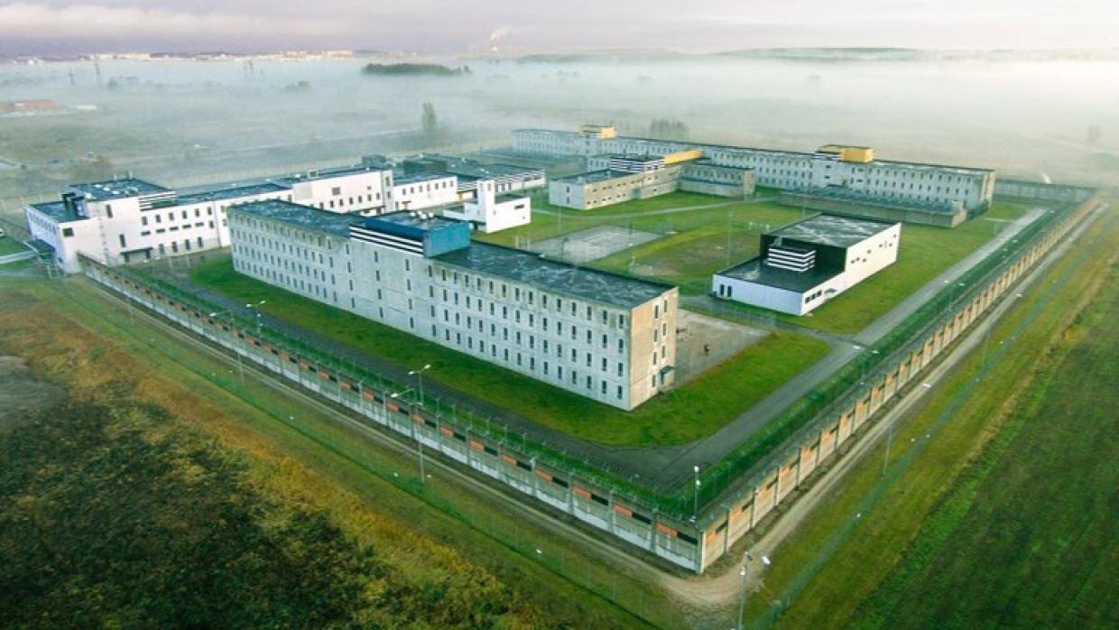 Eine Drohnenaufnahme des estnischen Justizministeriums von dem Gebäude, in das nun 600 Häftlinge umgesiedelt werden sollen