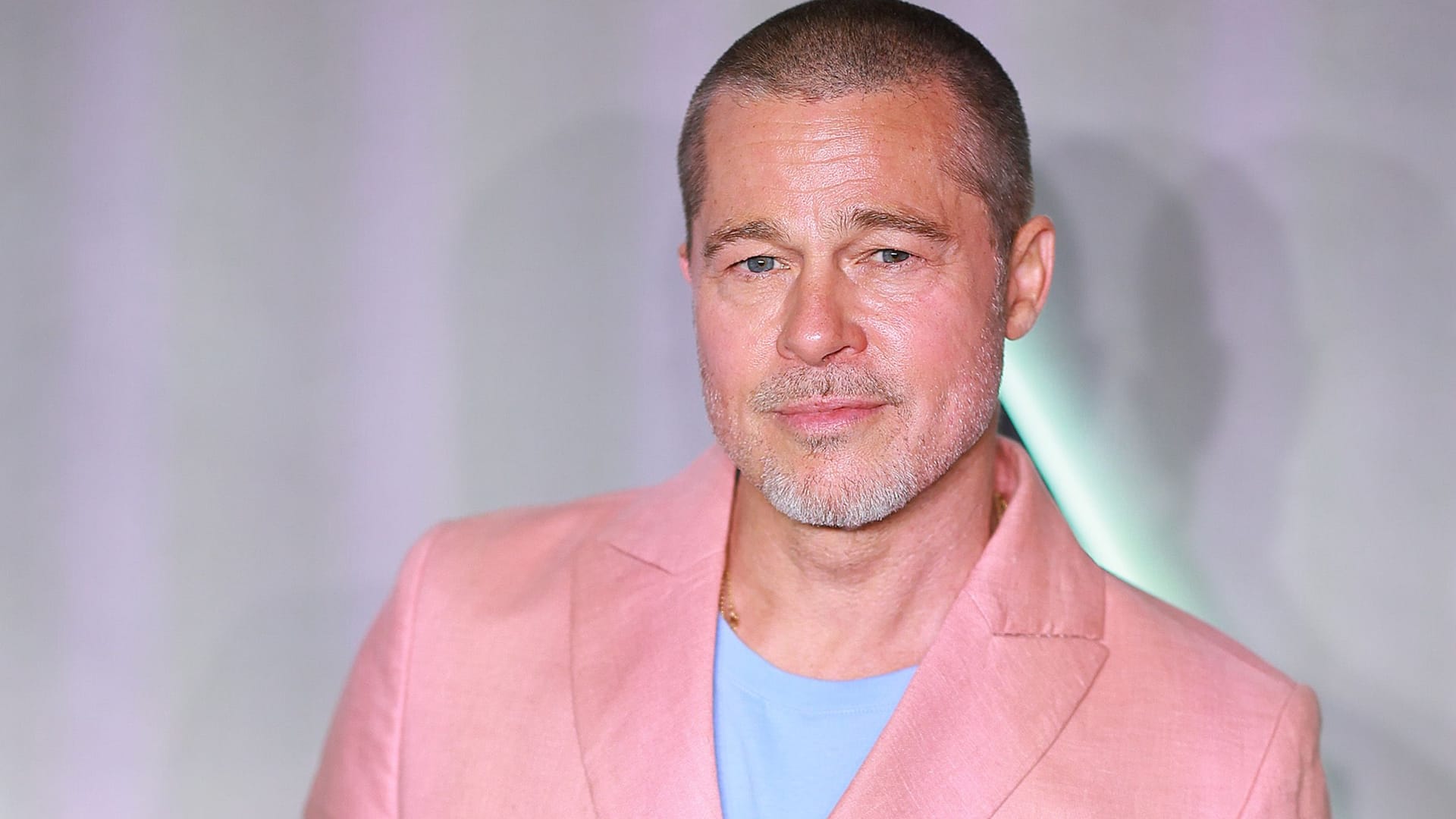 Brad Pitt: Der Schauspieler besuchte die Premiere seines neuen Films nicht allein. Brad Pitt: Der Schauspieler besuchte die Premiere seines neuen Films nicht allein.