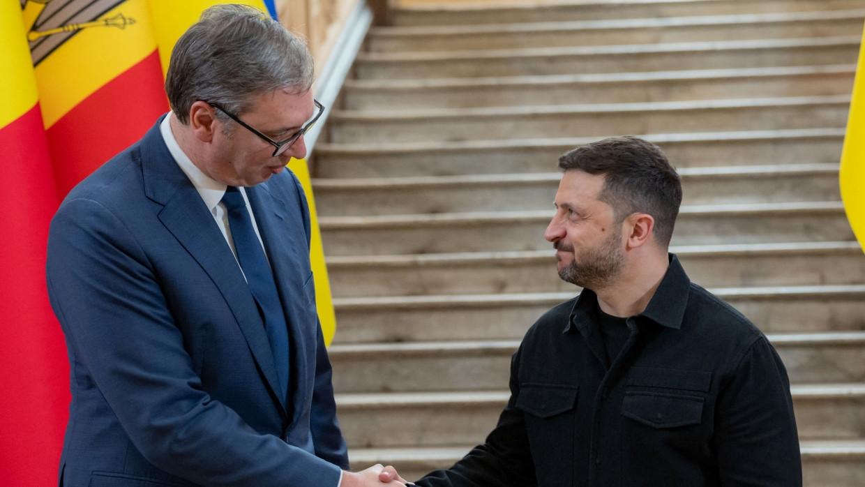 Handschlag: Serbiens Präsident Aleksandar Vučić und der ukrainische Präsident Wolodomyr Selenskyj in Odessa