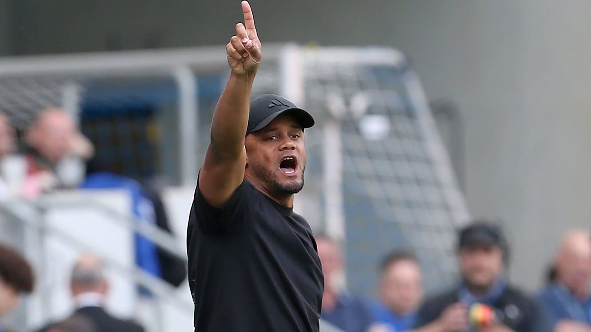 Bayern-Trainer Vincent Kompany: Für den Belgier geht es mit den Münchnern zum ersten Mal in der Klub-WM um Geld und Titel. Bayern-Trainer Vincent Kompany: Für den Belgier geht es mit den Münchnern zum ersten Mal in der Klub-WM um Geld und Titel.