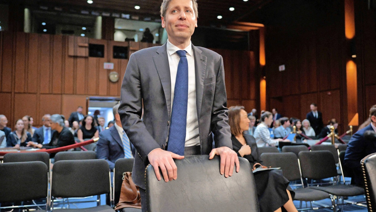 Ein Moratorium würde ihm entgegenkommen: Sam Altman, der Chef von OpenAI, im Mai im Senat