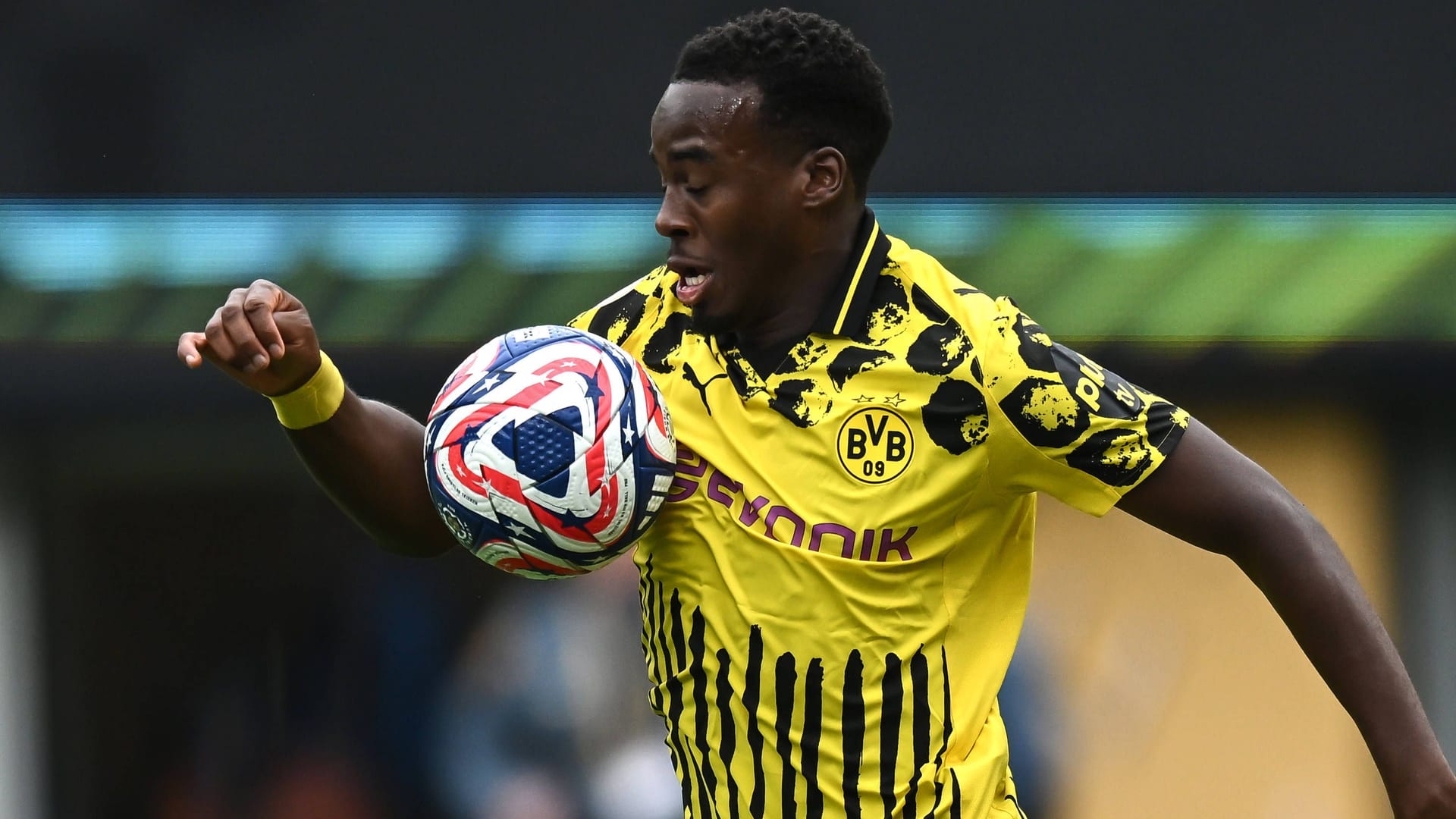 Dortmunds Jamie Gittens: Der FC Bayern soll am Angreifer interessiert sein. Dortmunds Jamie Gittens: Der FC Bayern soll am Angreifer interessiert sein.