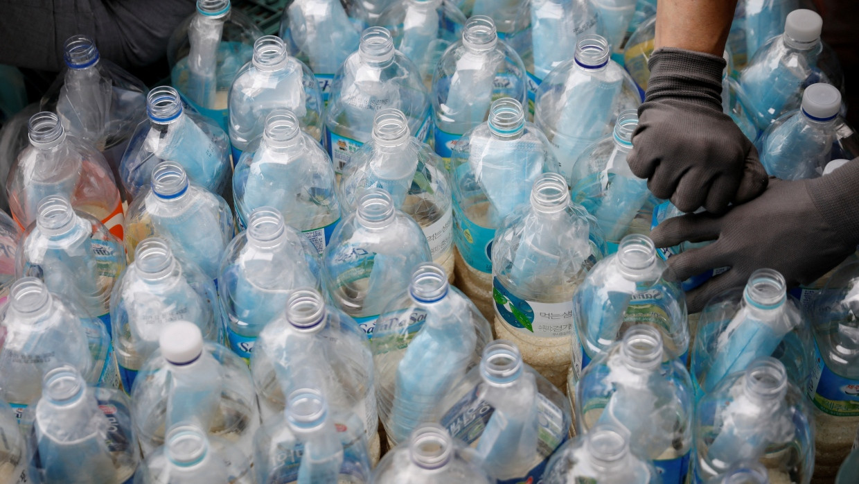 Aktivisten versuchen immer wieder, in Plastikflaschen Güter nach Nordkorea zu schicken – hier eine Gruppe geflüchteter Nordkoreaner, 18.6.2020.