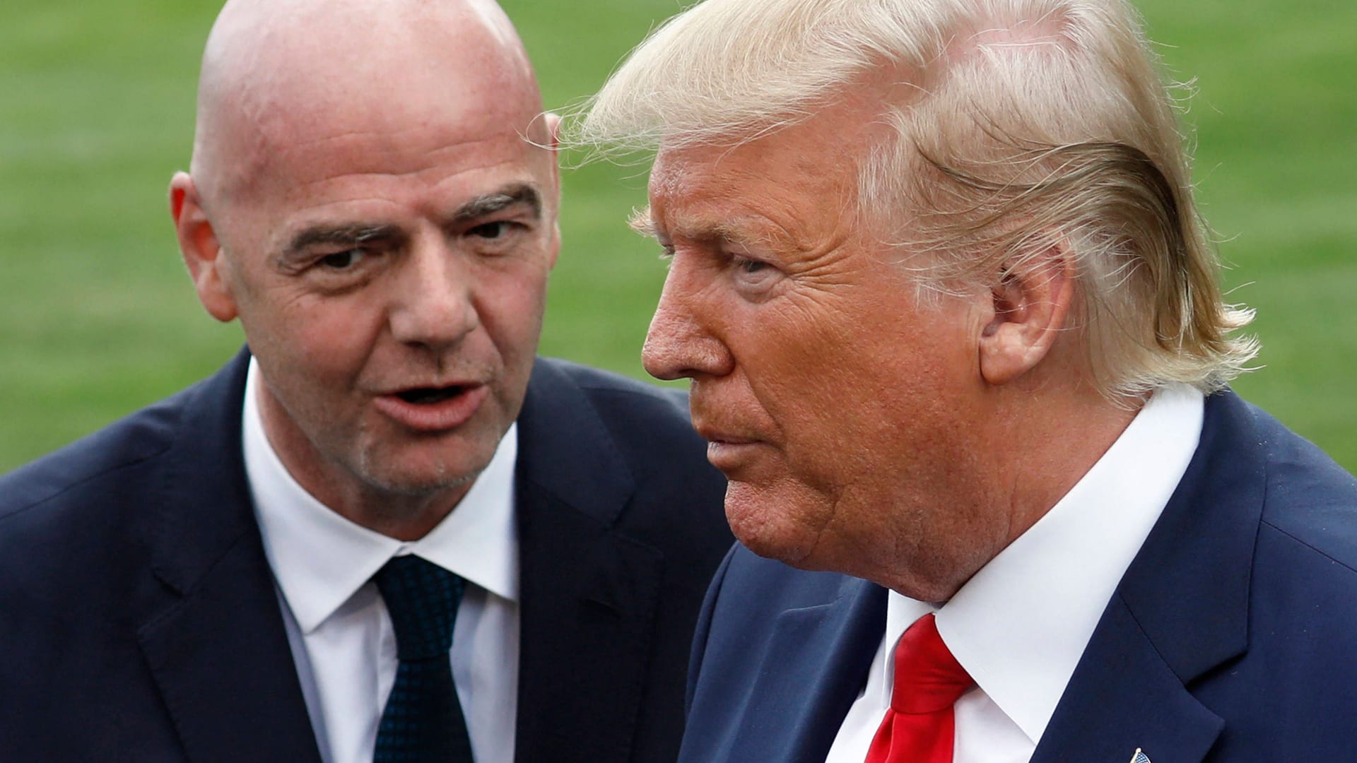 Donald Trump (r.) und Gianni Infantino: Der US-Präsident und der Fifa-Präsident trafen sich kürzlich wegen der WM 2026. Donald Trump (r.) und Gianni Infantino: Der US-Präsident und der Fifa-Präsident trafen sich kürzlich wegen der WM 2026.