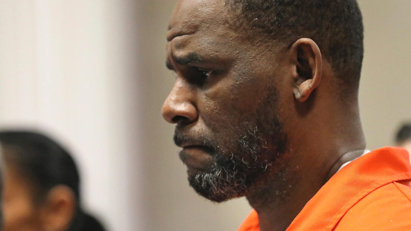 R. Kelly: Der Sänger sitzt eine 30-jährige Haftstrafe ab. R. Kelly: Der Sänger sitzt eine 30-jährige Haftstrafe ab.