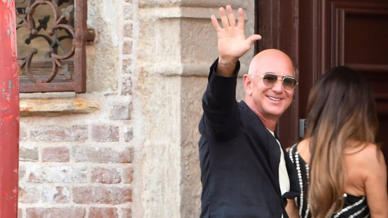 Jeff Bezos: Der Amazon-Gründer ist in Venedig angekommen. Jeff Bezos: Der Amazon-Gründer ist in Venedig angekommen.