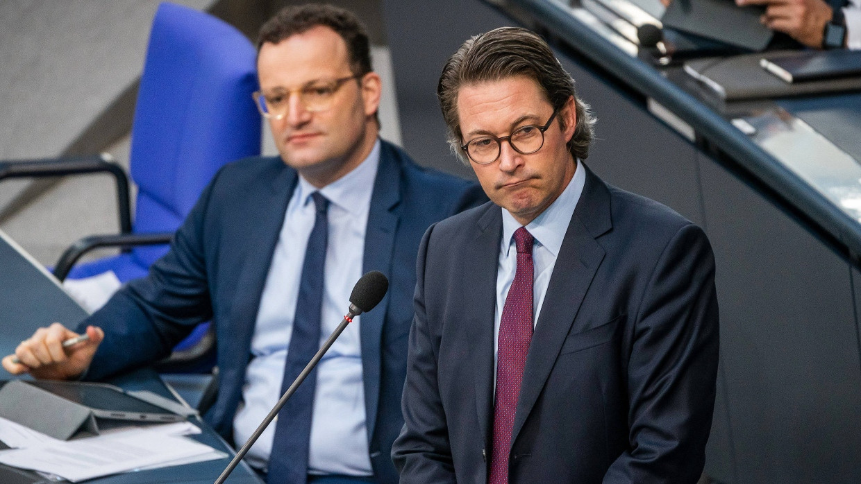 Im Bundestag: der frühere Bundesgesundheitsminister Jens Spahn (CDU) und der einstige Bundesverkehrsminister Andreas Scheuer (CSU) im April 2020