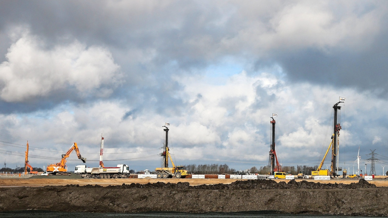 Auf Sand gebaut? Die Baustelle der riesigen Batteriezellenfabrik von Northvolt in Heide in Schleswig-Holstein