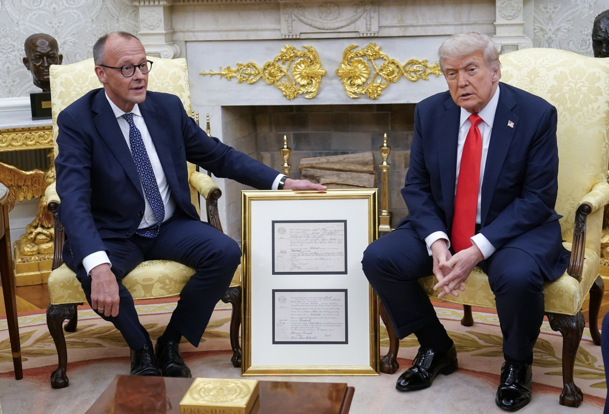 Mit Goldrand: Merz, Trump und die Geburtsurkunde von Trumps Großvater