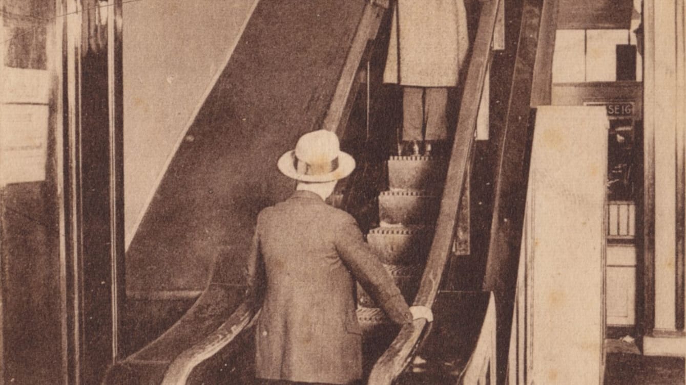 Erste deutsche Rolltreppe im Kölner Kaufhaus Tietz Erste deutsche Rolltreppe im Kölner Kaufhaus Tietz