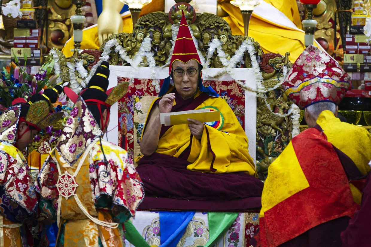 Gebet für ein langes Leben: Der Dalai Lama spricht im November 2016 in Dharamsala.