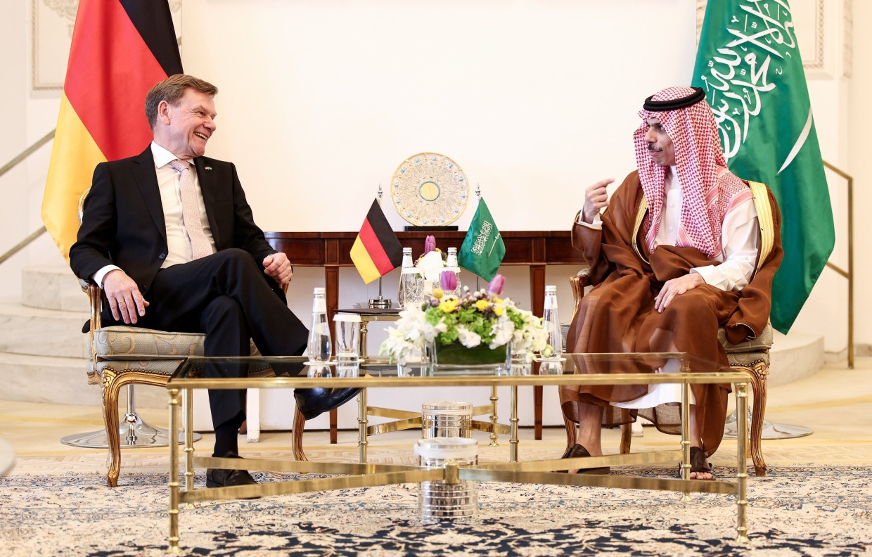 Riad statt Tel Aviv: Wadephul blieb in der Region, musste aber mit dem saudischen Außenminister Faisal bin Farhan vorlieb nehmen.