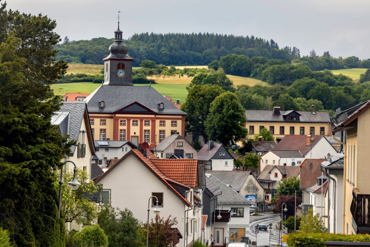 Kamal aus Darayya lebt jetzt in Grävenwiesbach im Hochtaunuskreis. Sein Zimmer in einer trostlosen Flüchtlingsunterkunft teilt er sich mit zwei Landsleuten.