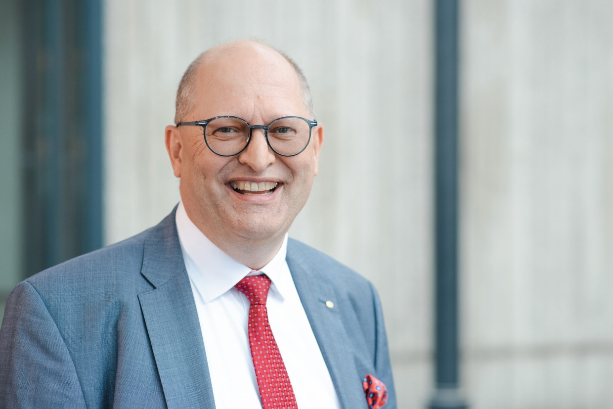 Stefan Düll ist Vorsitzender des Deutschen Lehrerverbandes und glaubt, dass Eltern bei einer Quote nicht mitmachen würden.