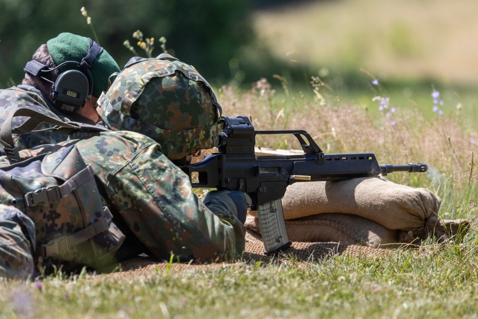Das G36 ist die Ordonanzwaffe der Bundeswehr. Laut den Ausbildern steht die Schießübung der einer Grundausbildung qualitativ nicht nach.