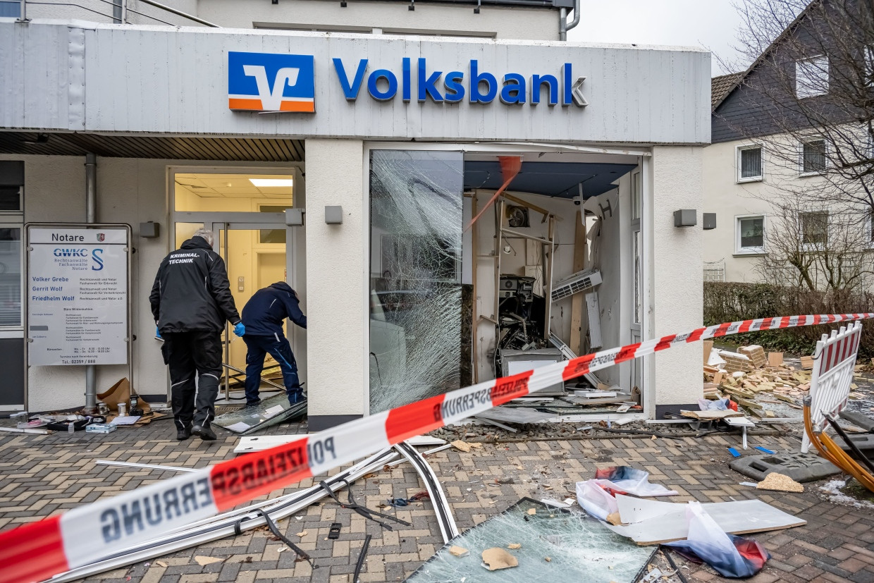 Gewaltige Explosionen: Auch bei Geldautomatensprengungen, wie hier in Kierspe in Nordrhein-Westfalen, kommen Sprengsätze aus Böllern zum Einsatz.