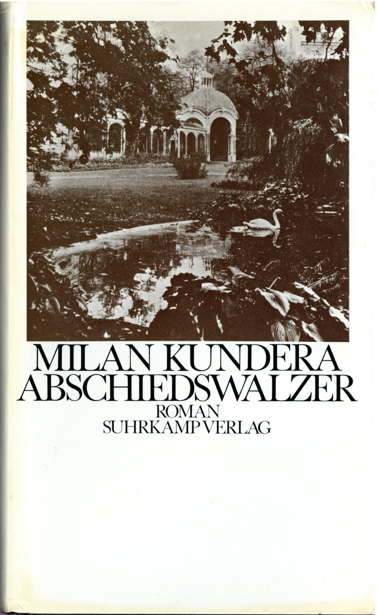 Aus der Bibliothek von Heinrich Böll: Milan Kunderas Roman „Abschiedswalzer“ wurde 1977 in der deutschen Übersetzung von Franz Peter Künzel und erst zwei Jahre später auch in tschechischer Sprache veröffentlicht.
