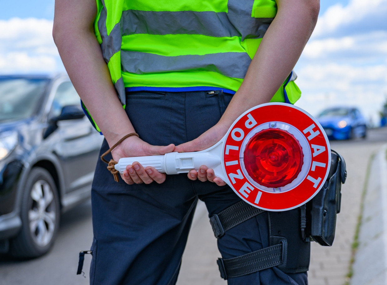Bundespolizistin bei der Arbeit: Grenzkontrolle in Frankfurt (Oder)