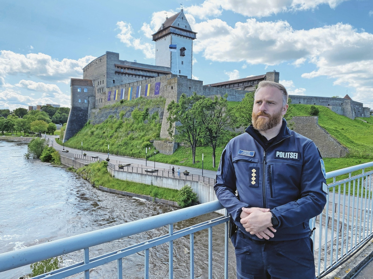 Grenzschützer Eerik Purgel vor der Hermannsfeste