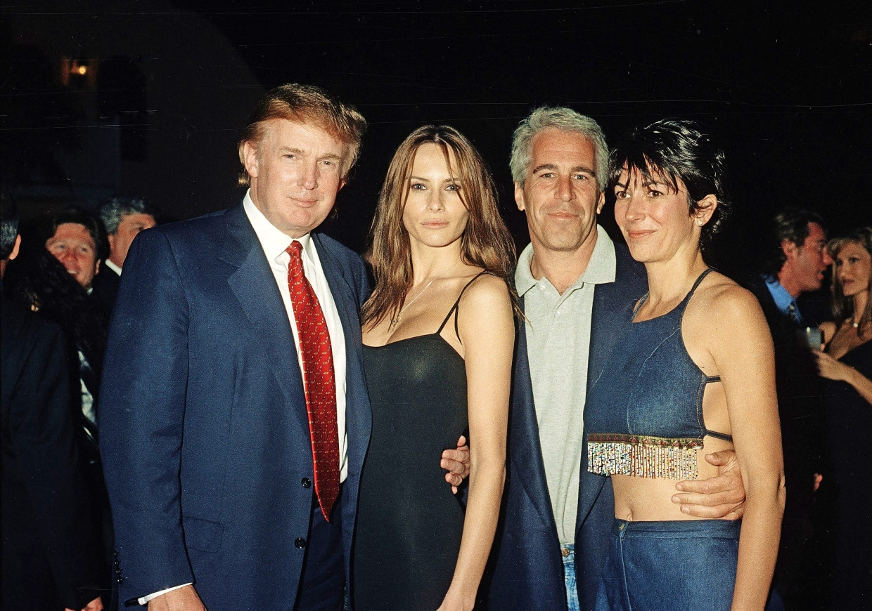Donald Trump, Melania Knauss, Jeffrey Epstein und Ghislaine Maxwell im Februar 2000 in Mar-a-Lago