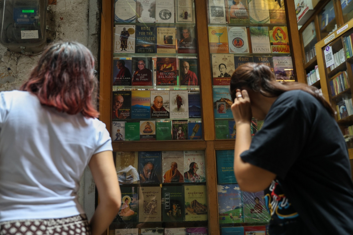 Die Nähe bleibt im Exil: Ein tibetisch geführter Laden mit Büchern tibetischer Geistlicher in Neu Delhi.