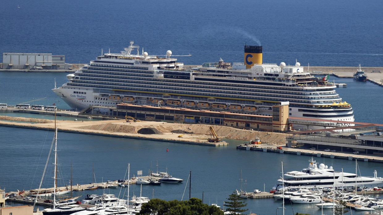 Das Kreuzschiff „Costa Diadema“ liegt im Hafen von Mallorca.