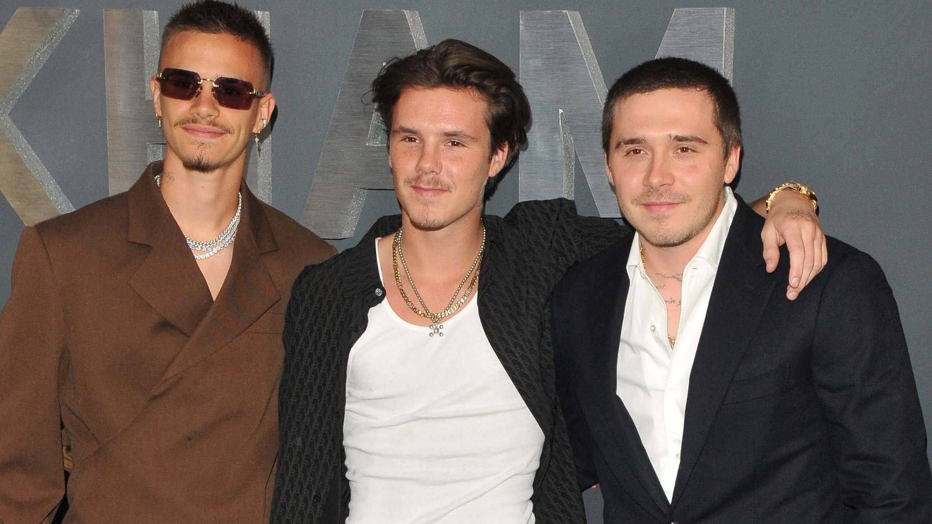 Die Beckham-Brüder: Romeo Beckham, Cruz Beckham und Brooklyn Peltz Beckham. Die Beckham-Brüder: Romeo Beckham, Cruz Beckham und Brooklyn Peltz Beckham.