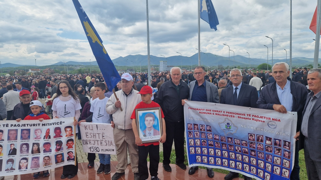 Gedenkveranstaltung für die Opfer des Massakers von Mejë und Korenicë Ende April