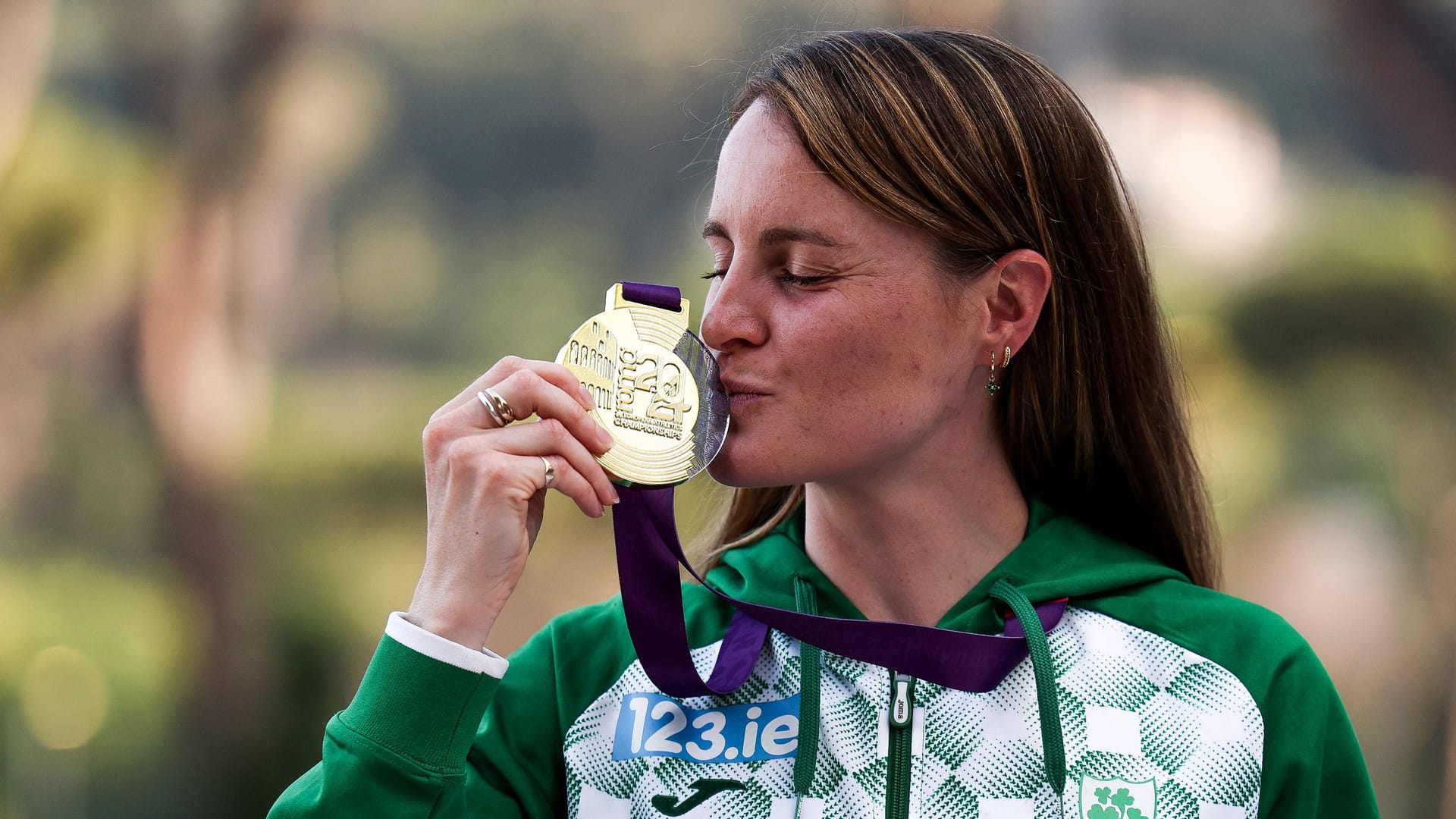 Ciara Mageean mit ihrer EM-Goldmedaille: Sie hat mit gesundheitlichen Problemen zu kämpfen. Ciara Mageean mit ihrer EM-Goldmedaille: Sie hat mit gesundheitlichen Problemen zu kämpfen.