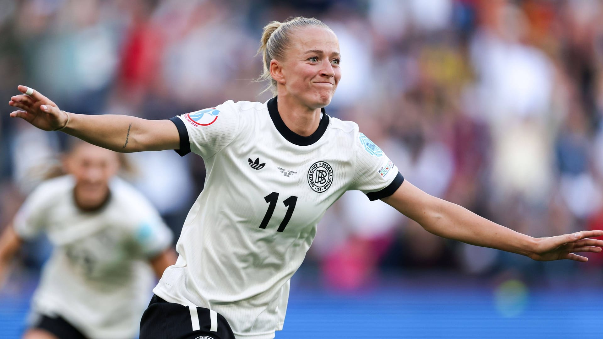 Lea Schüller jubelt: Im Viertelfinale könnten die DFB-Stürmerin und ihr Team schon auf ein Topteam treffen. Lea Schüller jubelt: Im Viertelfinale könnten die DFB-Stürmerin und ihr Team schon auf ein Topteam treffen.