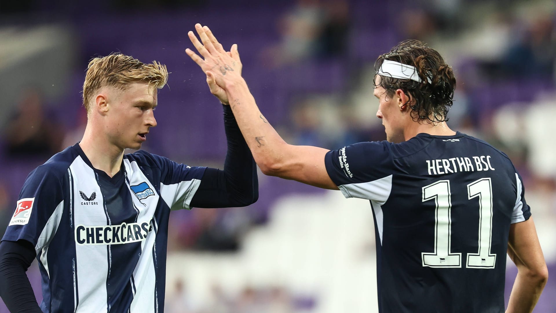 Spieler von Hertha BSC im neuen Heimtrikot: Der Klub wird in dieser Saison von Castore ausgerüstet. Spieler von Hertha BSC im neuen Heimtrikot: Der Klub wird in dieser Saison von Castore ausgerüstet.