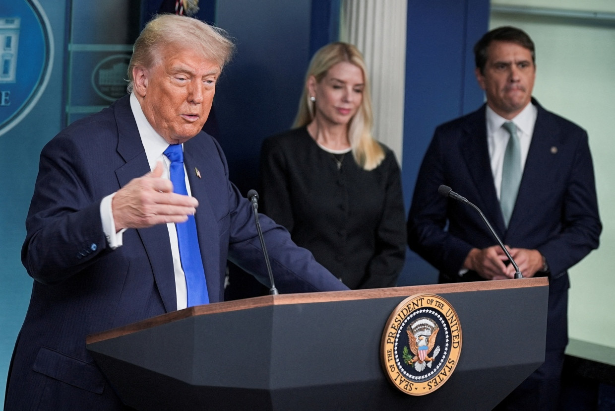 Donald Trump und Pam Bondi im Juni in Washington