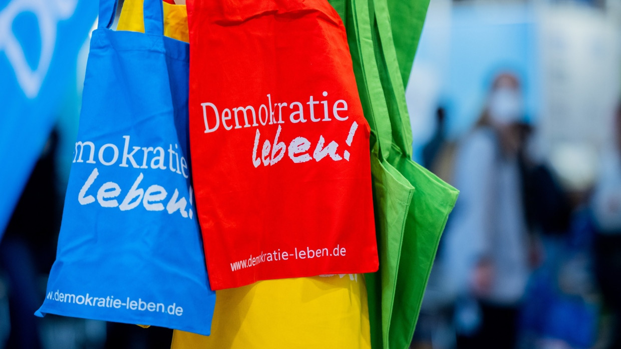 Beutel für den Bürgersinn: 182 Millionen Euro veranschlagte das Bundesfamilienministerium zuletzt für die Initiative „Demokratie leben“.