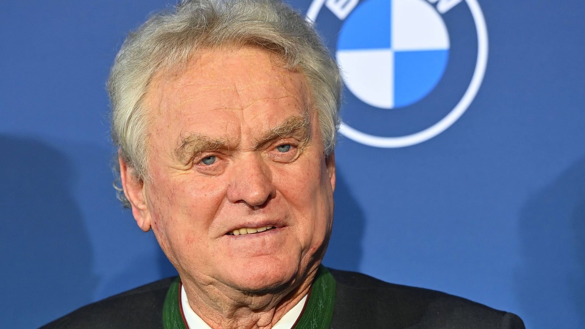 Sepp Maier: Der langjährige Bayern-Torwart verteidigt Uli Hoeneß. Sepp Maier: Der langjährige Bayern-Torwart verteidigt Uli Hoeneß.