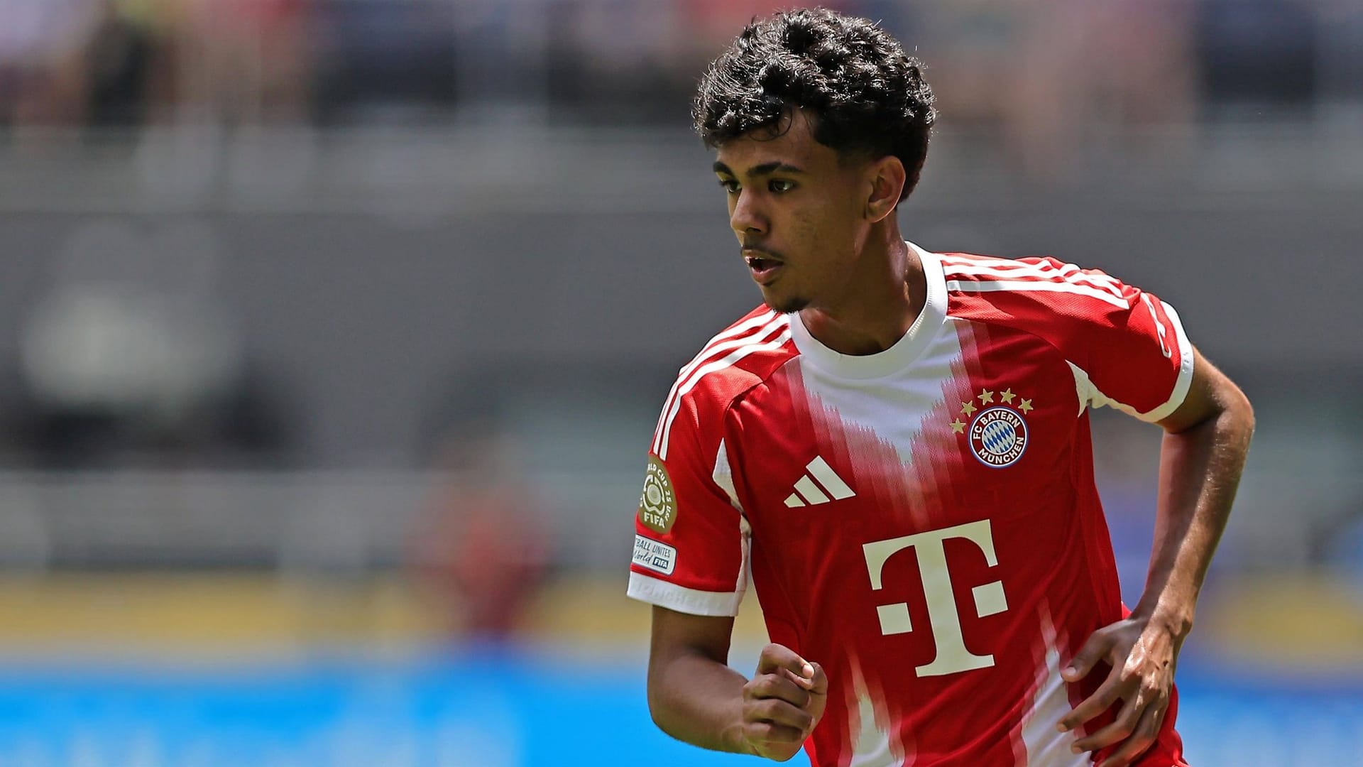 Adam Aznou: Er wechselte 2022 zum FC Bayern. Adam Aznou: Er wechselte 2022 zum FC Bayern.