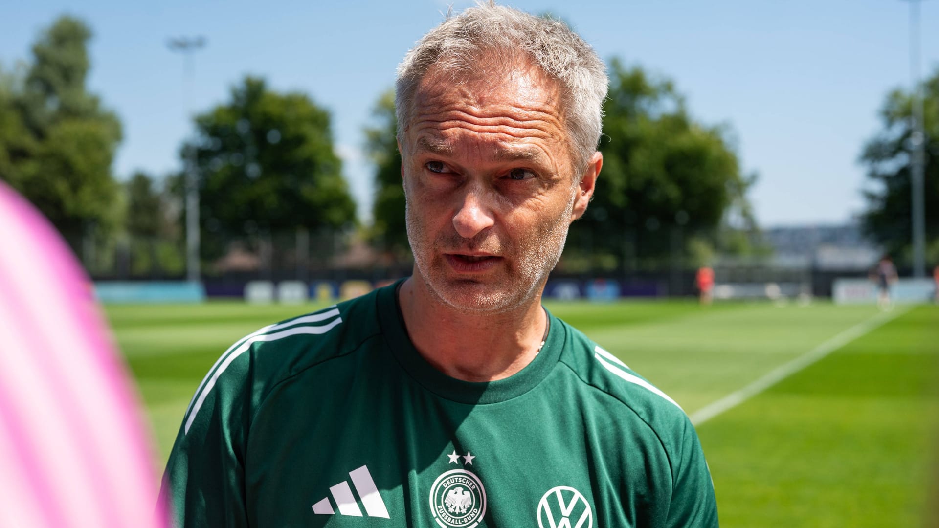 Bundestrainer Christian Wück: Auf seine Mannschaft wartet im EM-Viertelfinale ein schwerer Gegner. Bundestrainer Christian Wück: Auf seine Mannschaft wartet im EM-Viertelfinale ein schwerer Gegner.