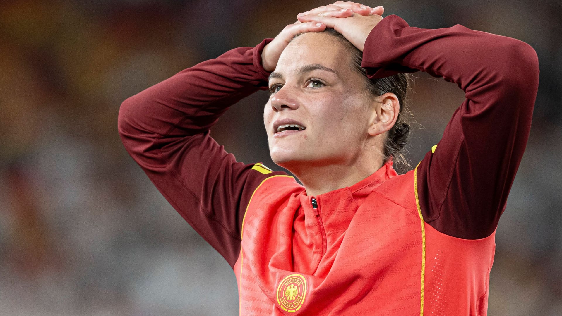 Giovanna Hoffmann kann es kaum fassen: Die gläubige Christin steht mit Deutschland im Halbfinale. Giovanna Hoffmann kann es kaum fassen: Die gläubige Christin steht mit Deutschland im Halbfinale.
