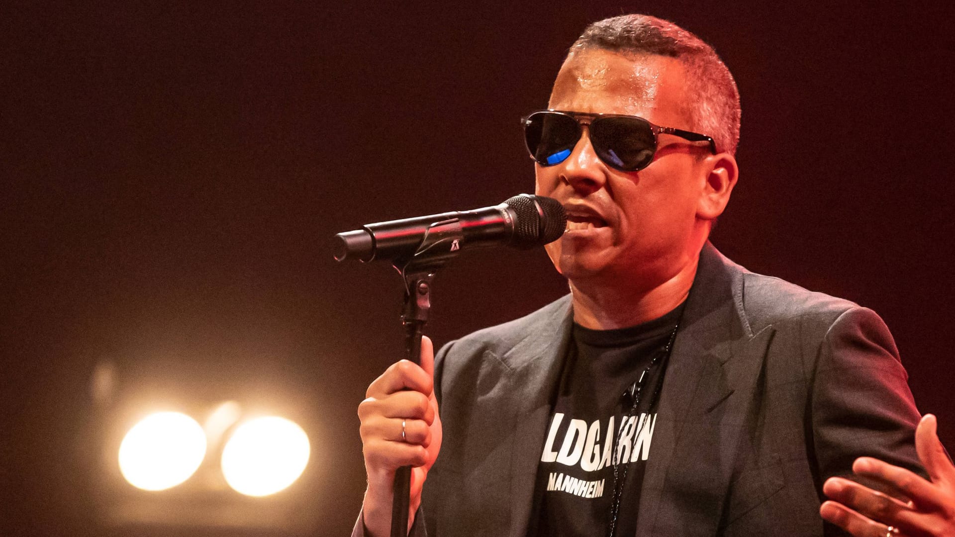 Xavier Naidoo: Er kommt zurück auf die Bühne. Xavier Naidoo: Er kommt zurück auf die Bühne.