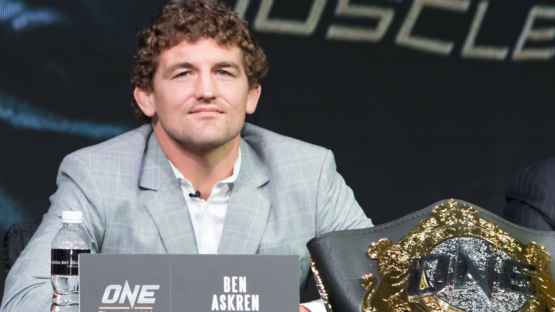Ben Askren bei einer Pressekonferenz im November 2017: Der Kampfsportler hatte zuletzt mit gesundheitlichen Problemen zu kämpfen. Ben Askren bei einer Pressekonferenz im November 2017: Der Kampfsportler hatte zuletzt mit gesundheitlichen Problemen zu kämpfen.